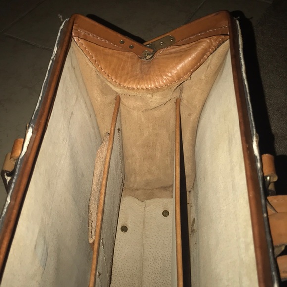 Briefcase that is every sturday - Picture 2 of 3